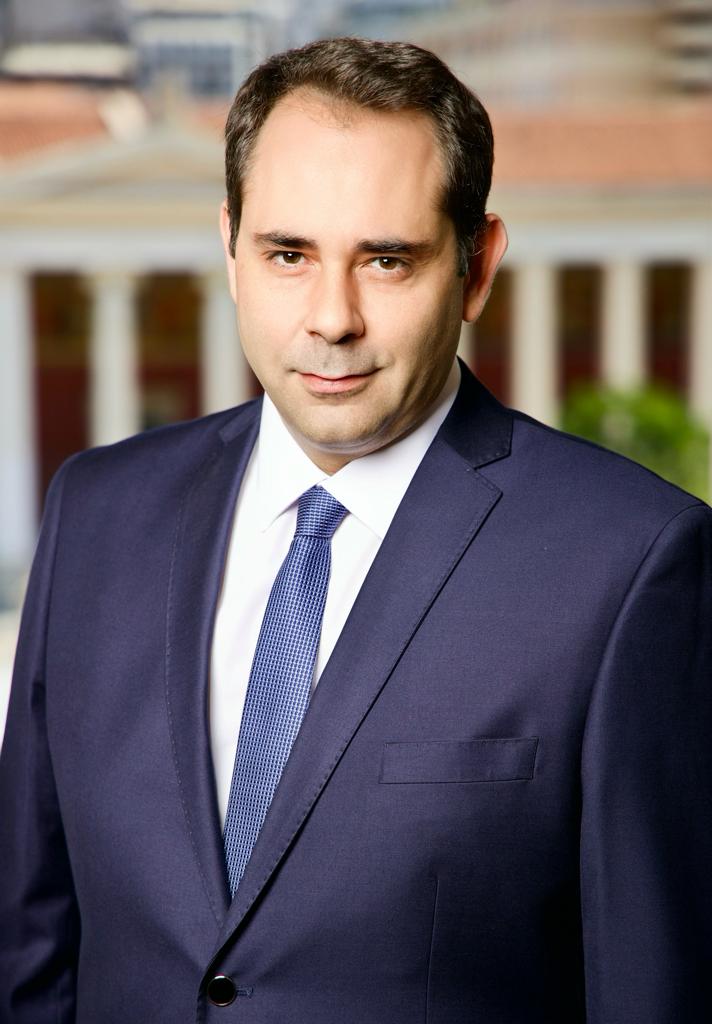 Θάνος Πετραλιάς